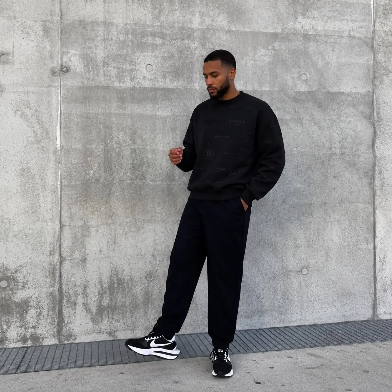 Embossed Coin Logo Crew Sweatshirt in Black, photo 3