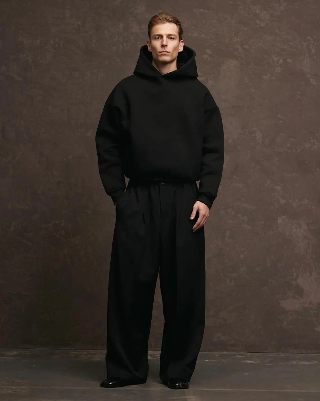 Heavyweight Boxy Hoodie in Black, photo 4