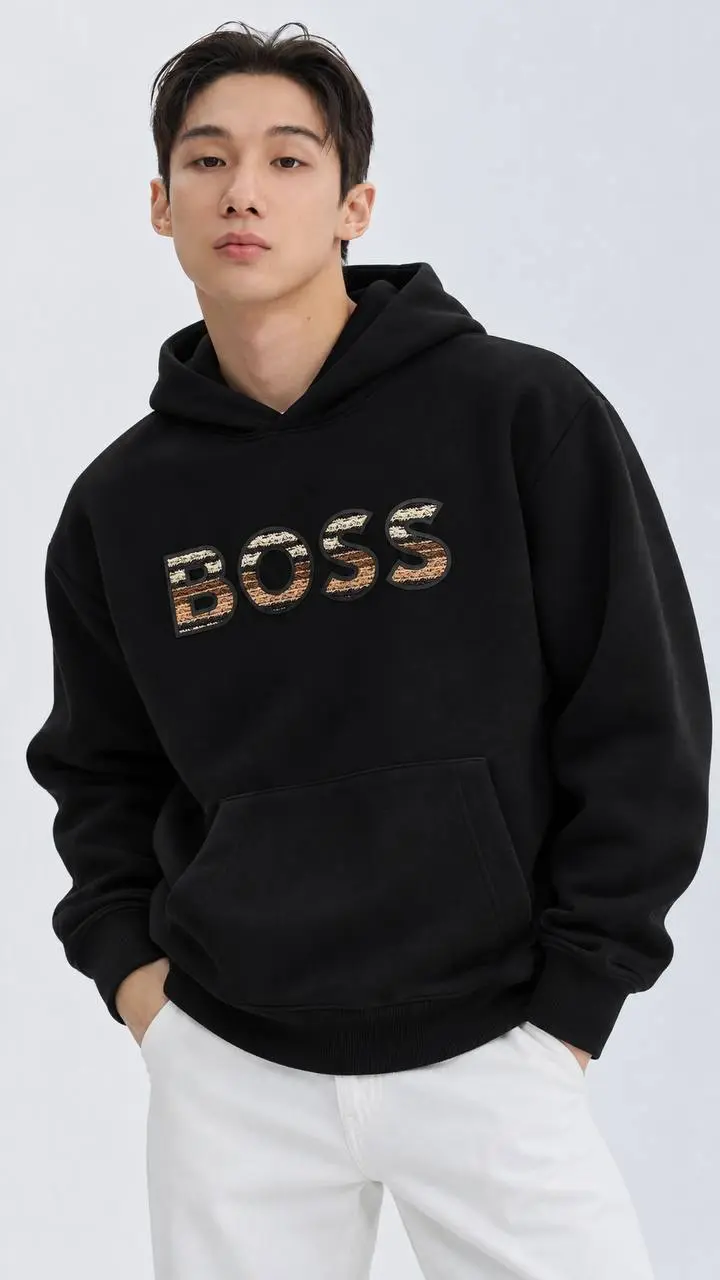 Zigzag Lettering Hoodie in Black, photo 4