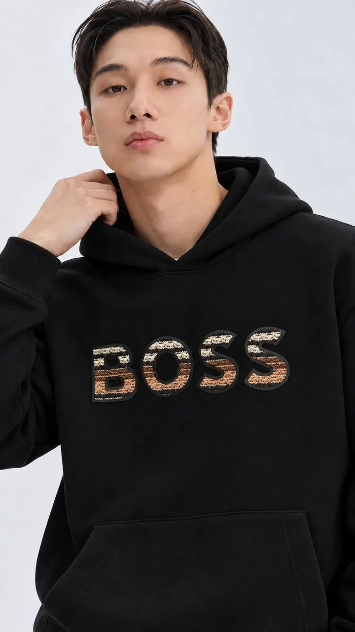Zigzag Lettering Hoodie in Black, photo 5