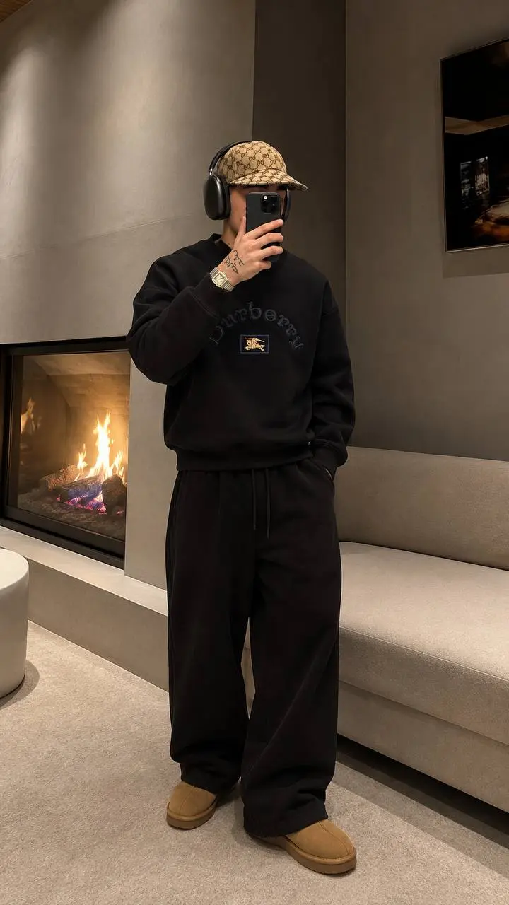 Script Logo Crew Sweatshirt in Black