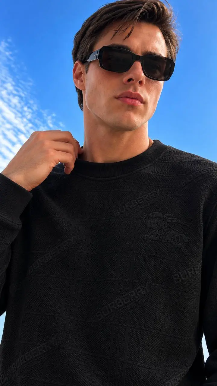 Embossed Script Crew Sweatshirt in Black, photo 4