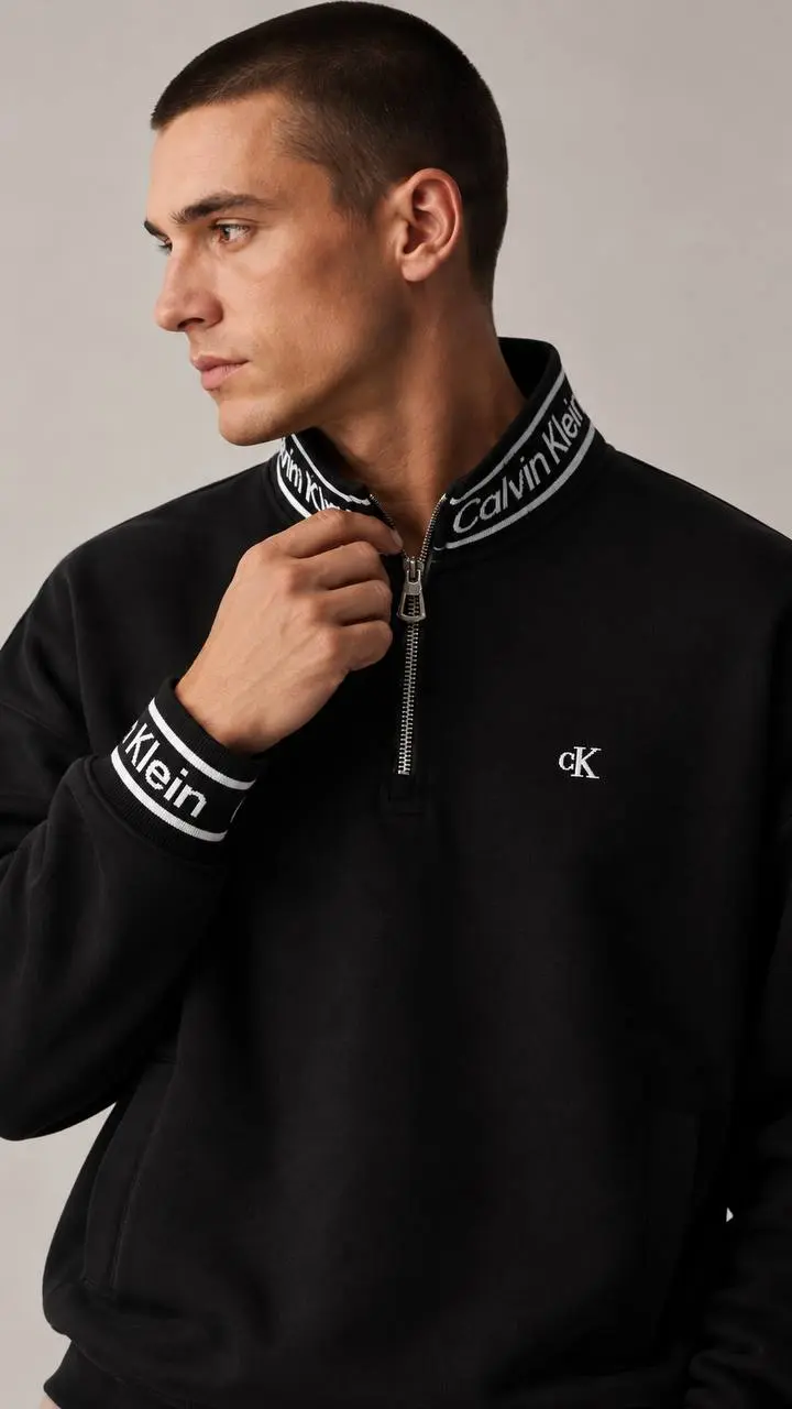 Logo-Collar Quarter-Zip in Black, photo 4