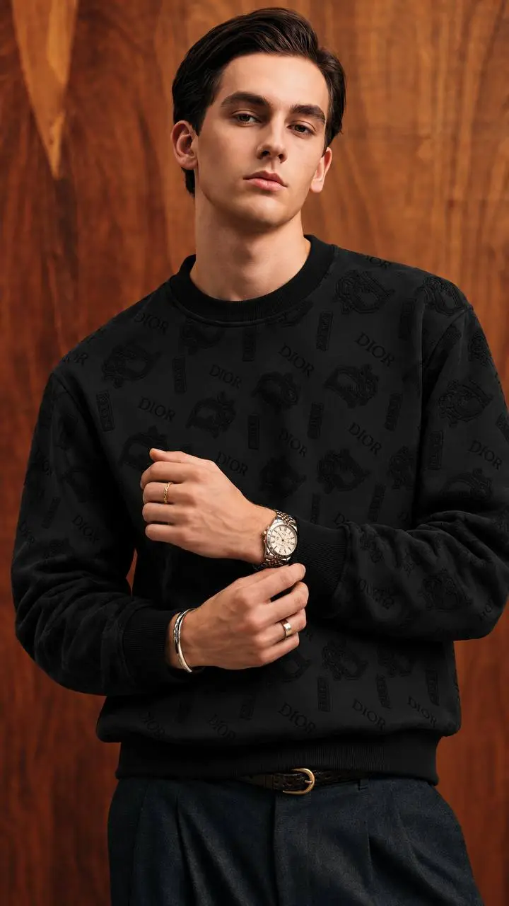 Embossed Emblem Crew Sweatshirt in Black, photo 2