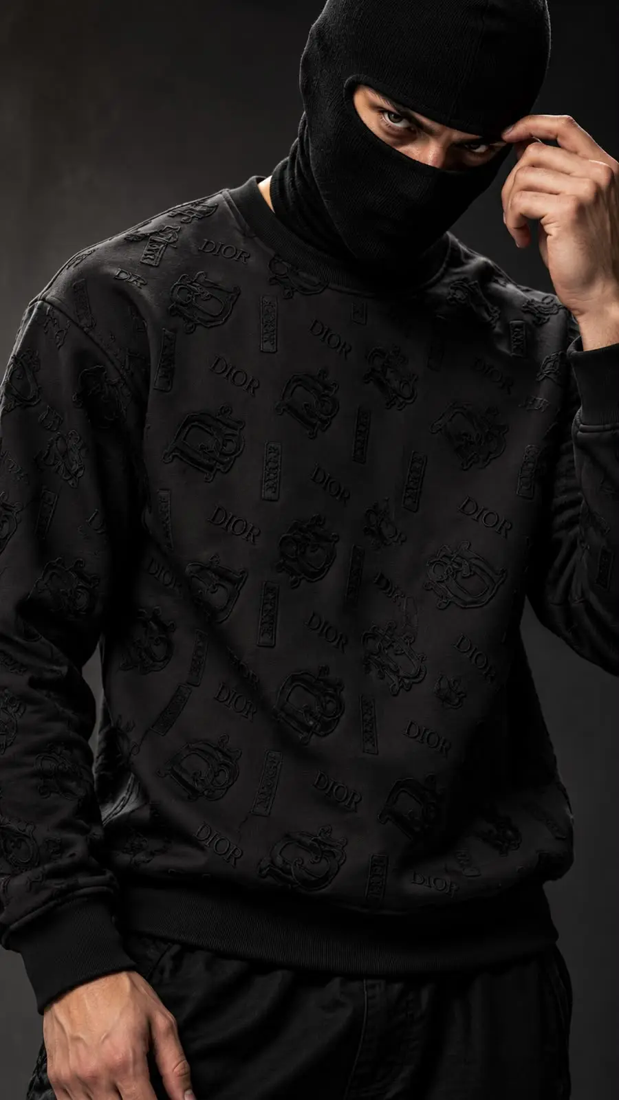 Embossed Emblem Crew Sweatshirt in Black, photo 4