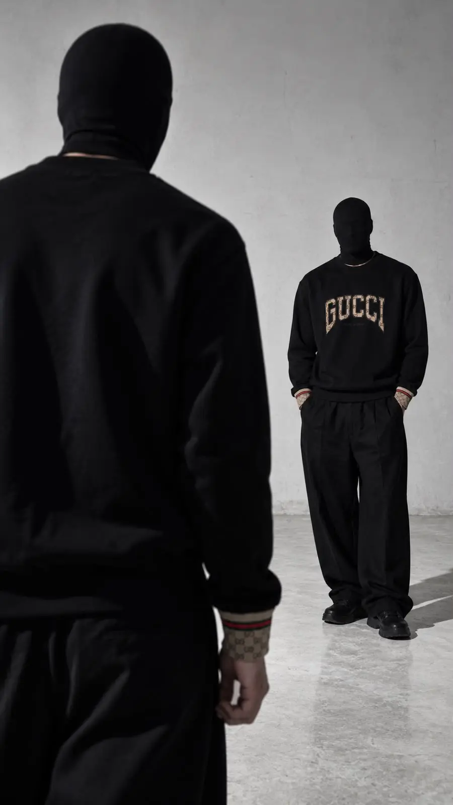 Arched Logo Crew Sweatshirt in Black, photo 3