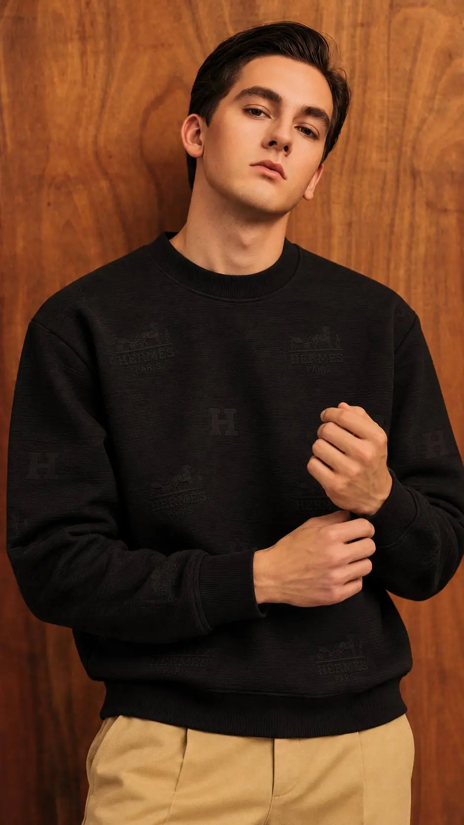 Embossed Letter Crew Sweatshirt in Black, photo 3
