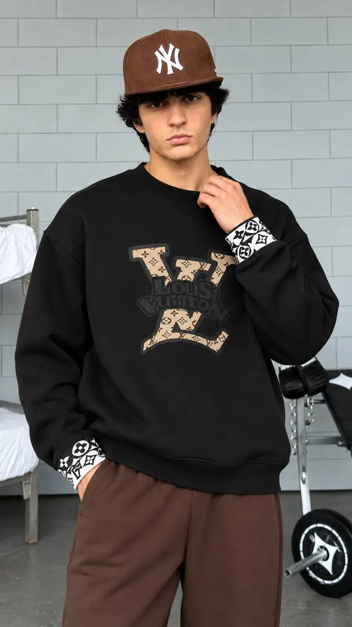 Varsity Letter Crew Sweatshirt in Black, photo 3
